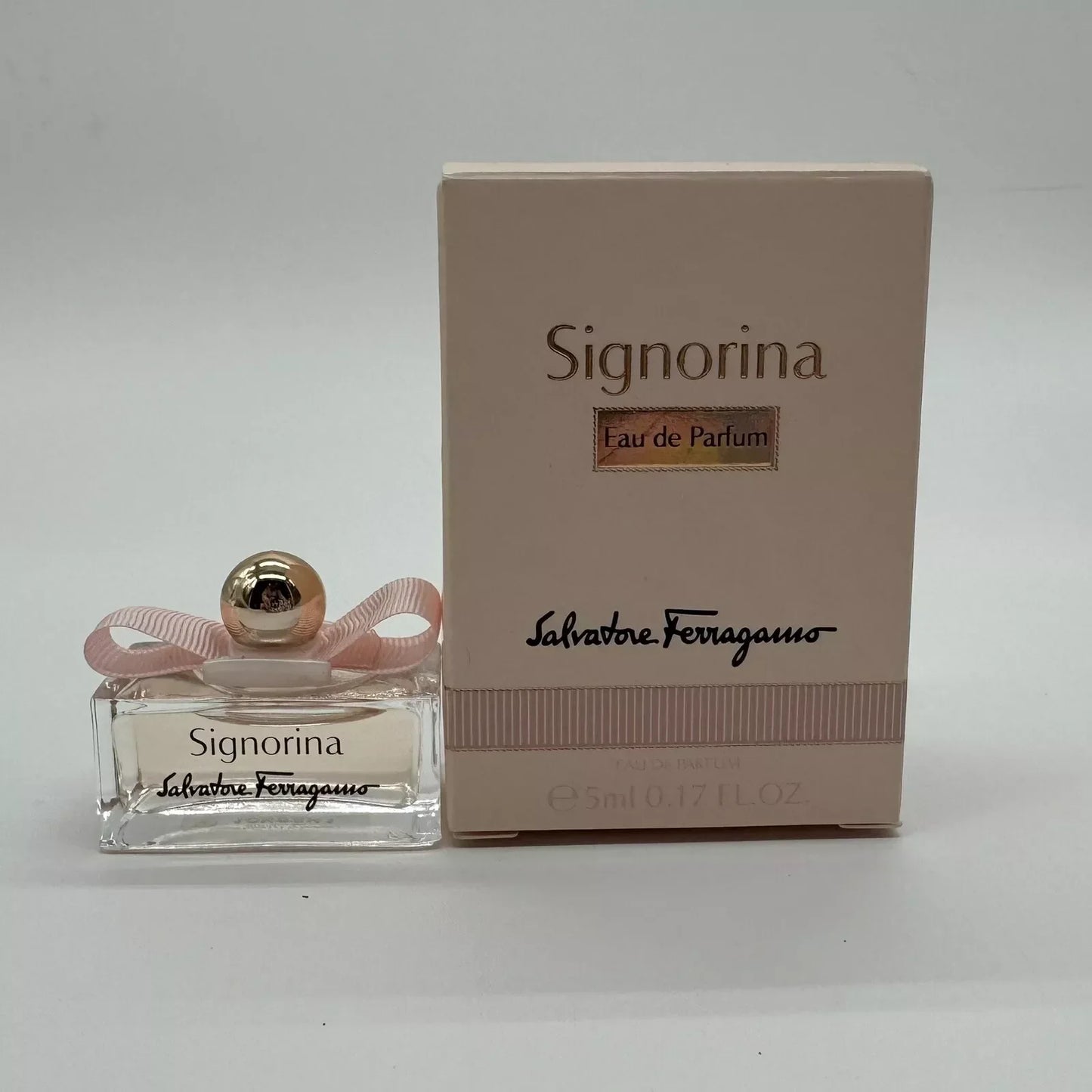 Salvatore Ferragamo Signorina Eau de Parfum carton and packaging
